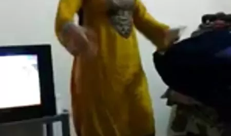 دختر با دانلود فیلم خارجی 2018 سکسی نوازش در بالا و مهبل (واژن) خود را
