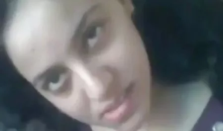 یک مرد عاشقانه بوسه دختر و فشرده در قفسه سینه دانلود فیلم جدید سکسی 2018